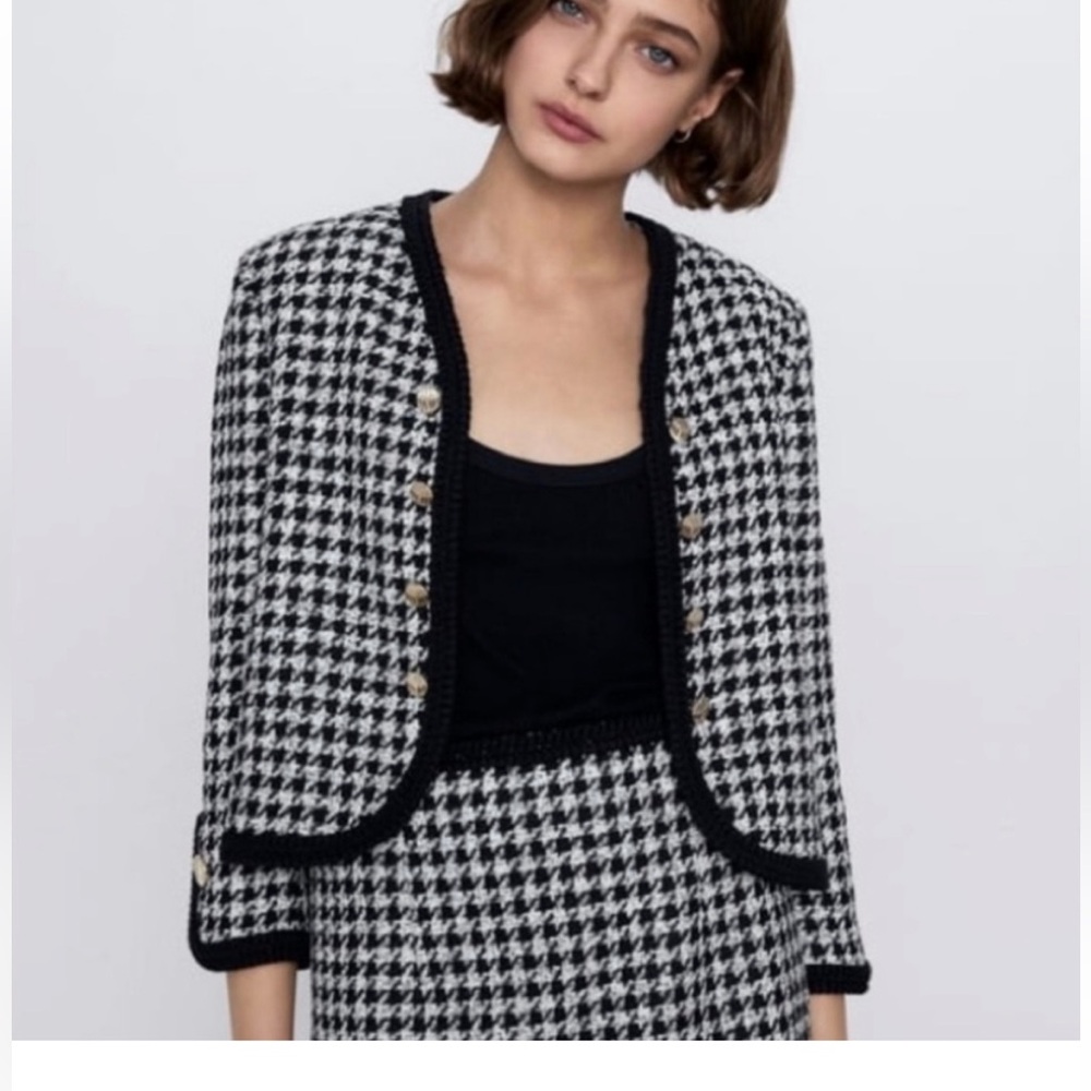 EUC Zara cropped Tweed Jacket Blazer BLACK WHITE houndstooth gold buttons